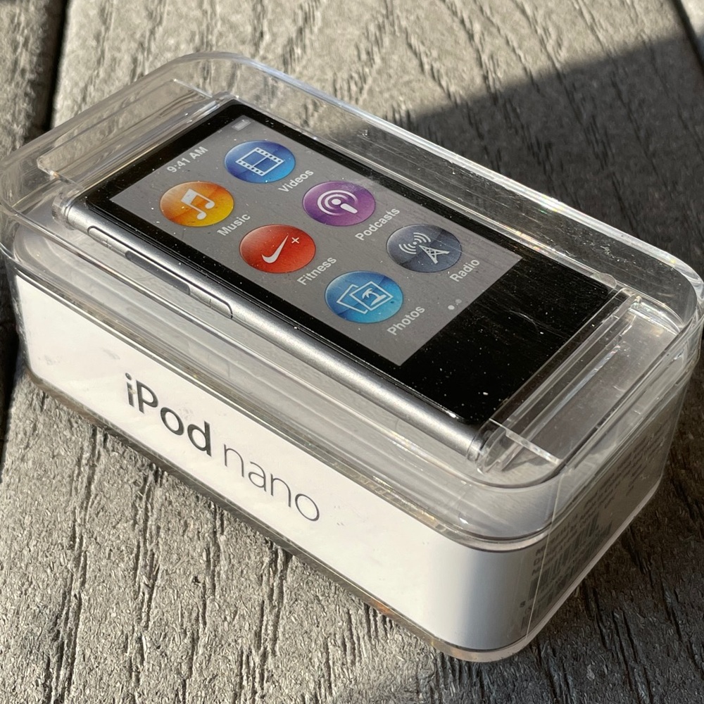 BRAND NEW iPod Nano (Black)